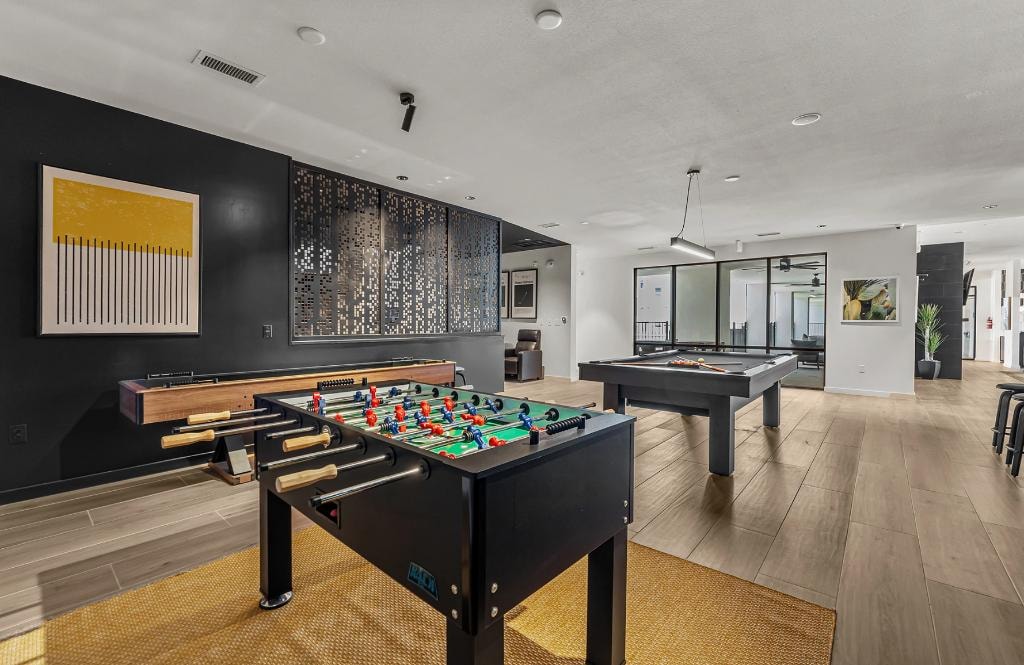 Desert Commons East — Clubhouse lounge and bar